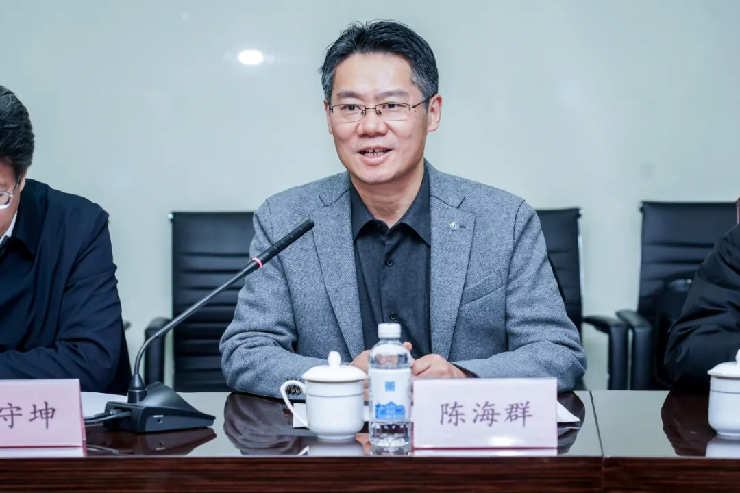 商丘大学徐守坤书记、陈海群校长一行光临js1996官网参观调查(图4)